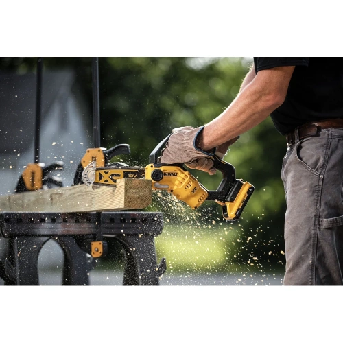 Аккумуляторная цепная пила DEWALT DCMPS520P1, 18 В, 20 см, 8.6 м/с, с АКБ 5 Ач и ЗУ DCMPS520P1-QW фото 7