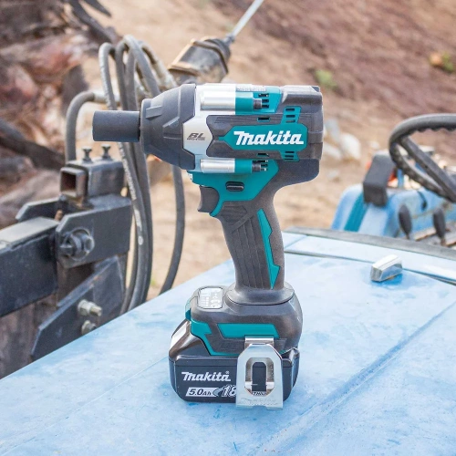 Гайковерт ударный аккумуляторный Makita LXT BL 18В, 1/2", 700Нм,(1x3Ач, з/у), кейс, крючок, подсветка DTW700RF1J фото 4