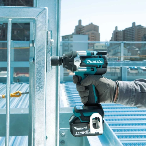 Гайковерт ударный аккумуляторный Makita LXT BL 18В, 1/2", 700Нм,(1x3Ач, з/у), кейс, крючок, подсветка DTW700RF1J фото 5